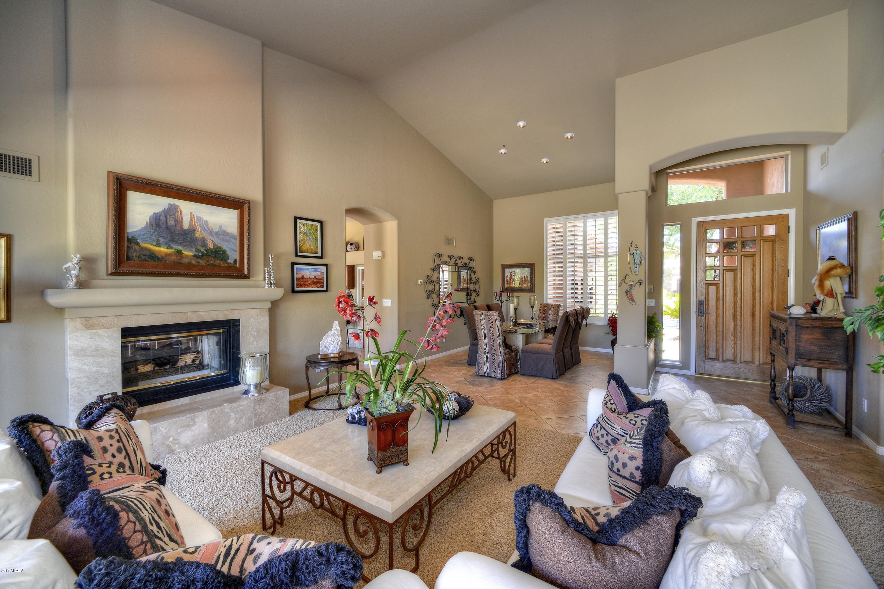 004_Living Room