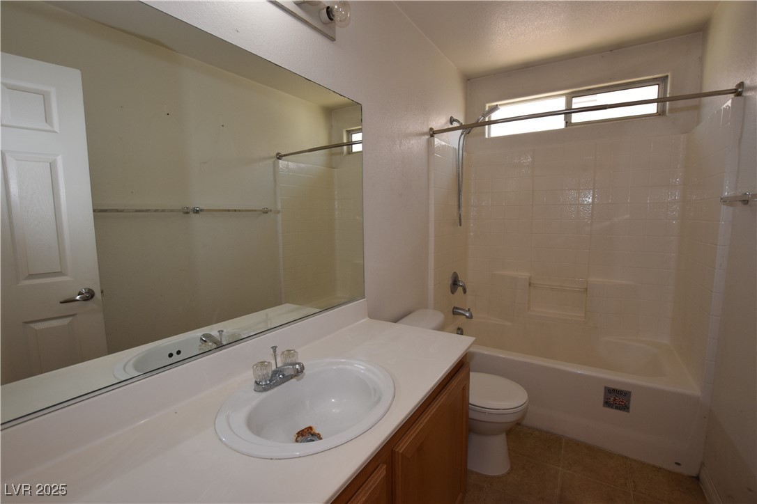 7322 Phlox Road Las Vegas, NV 89113 - Photo 34 of 47 secondary bath upstairs