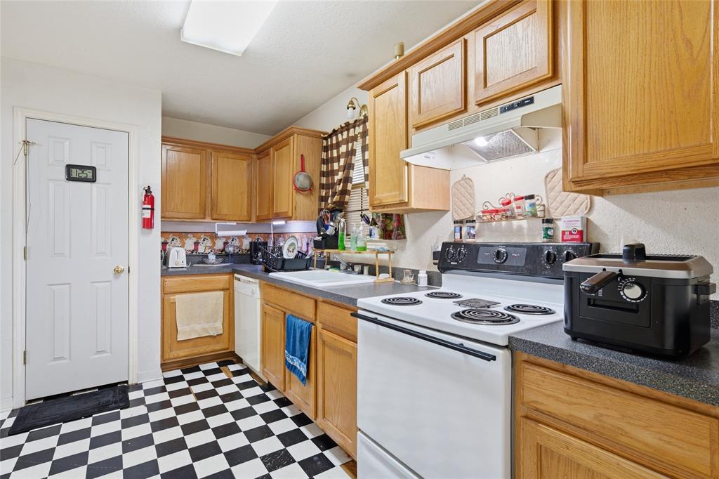 1300 Spring Street Waco, TX 76704 - Photo 4 of 11 Gallery Image 4