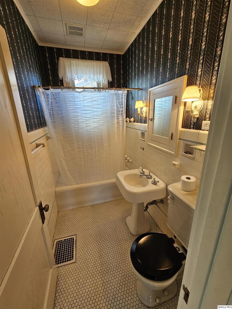 1736 Maple Street Quincy, IL 62301 - Photo 15 of 18