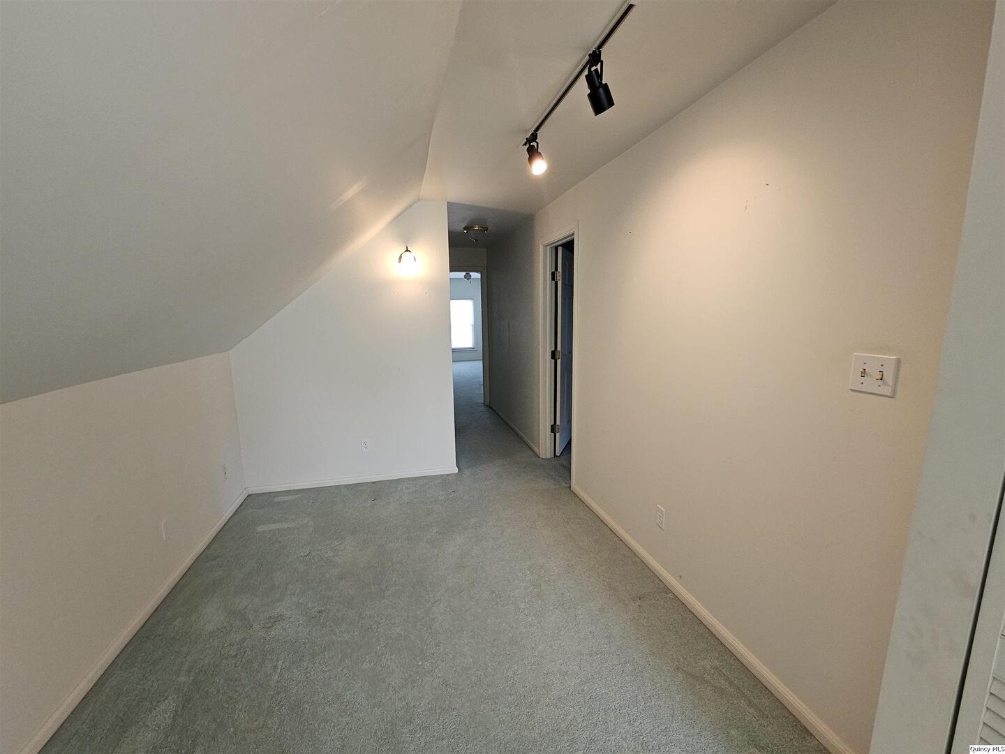 1736 Maple Street Quincy, IL 62301 - Photo 16 of 18