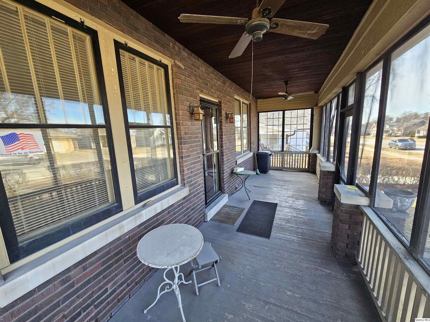 1736 Maple Street Quincy, IL 62301 - Photo 2 of 18