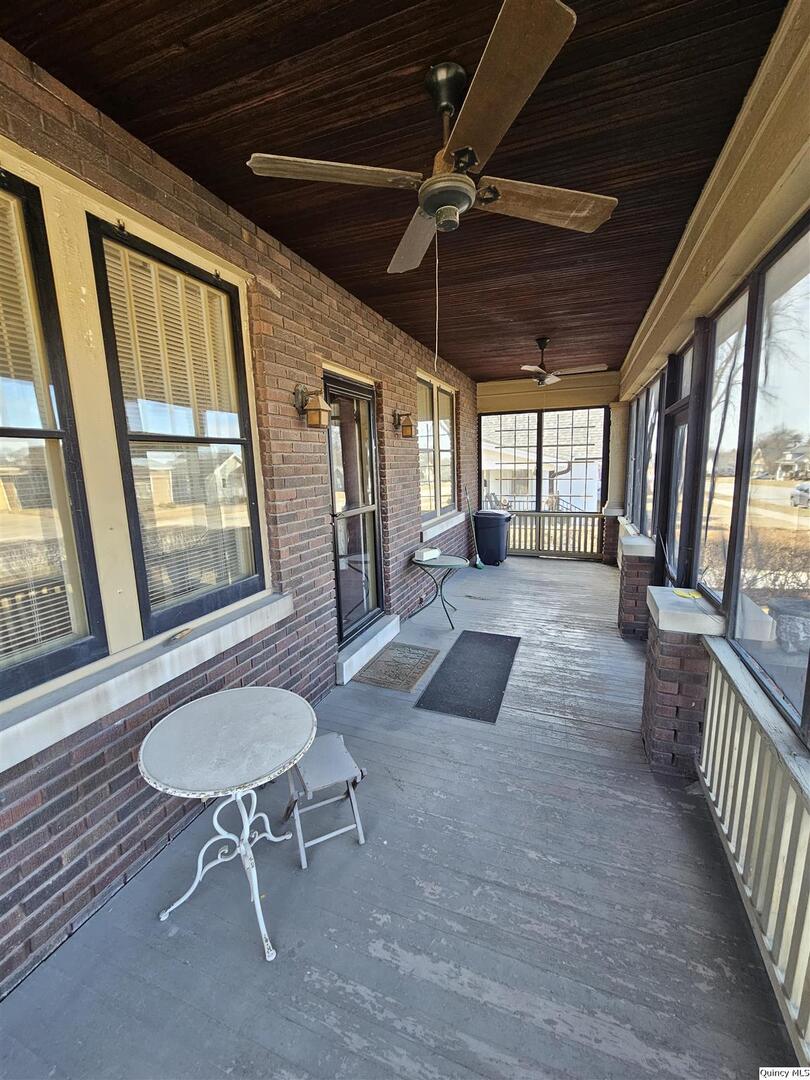 1736 Maple Street Quincy, IL 62301 - Photo 6 of 18