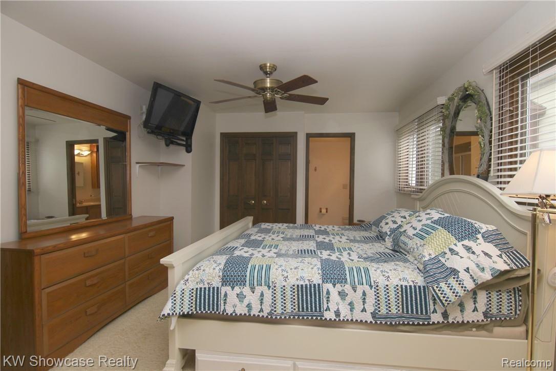 5762 Bullard Road Fenton, MI 48430 - Photo 23 of 34 jBullard Rd Master Bedroom.jpg