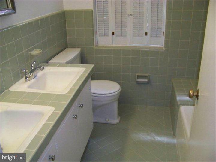 655 Timber Lane Devon, PA 19333 - Photo 17 of 18 Bathroom