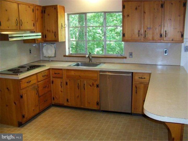 655 Timber Lane Devon, PA 19333 - Photo 6 of 18 Kitchen
