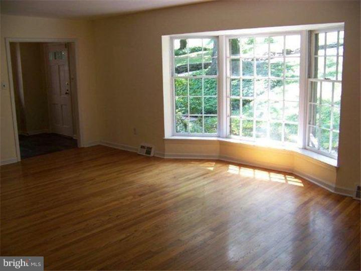 655 Timber Lane Devon, PA 19333 - Photo 10 of 18 Living Room