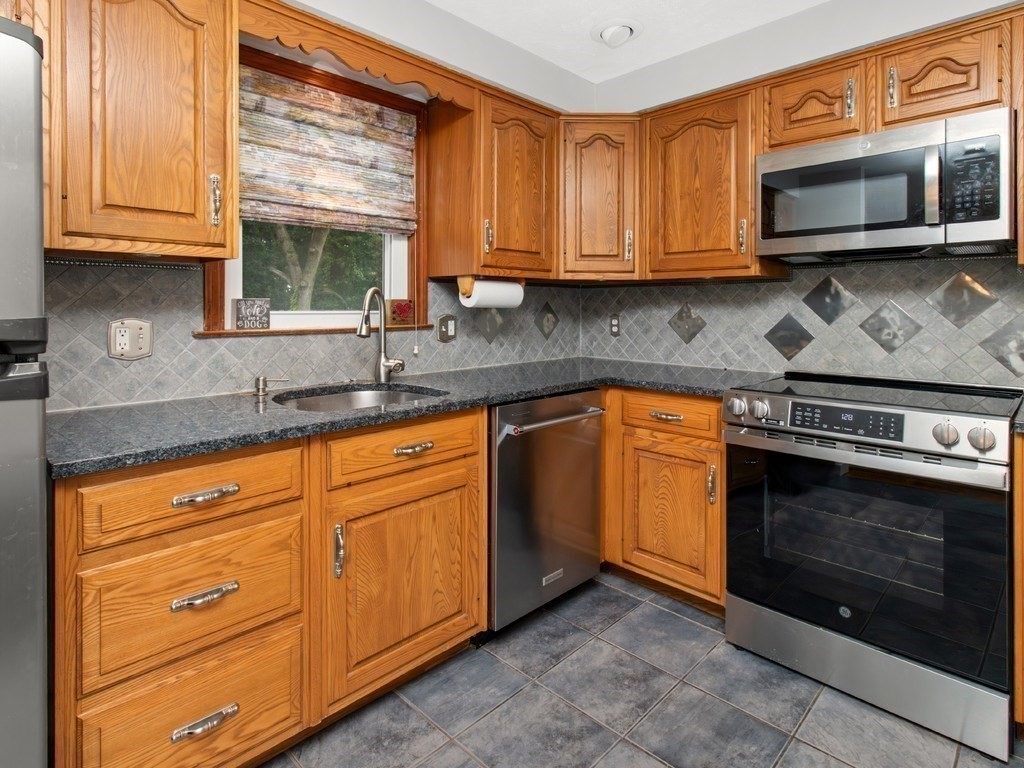 127 Westgate Road Waltham, MA 02453 - Photo 4 of 34