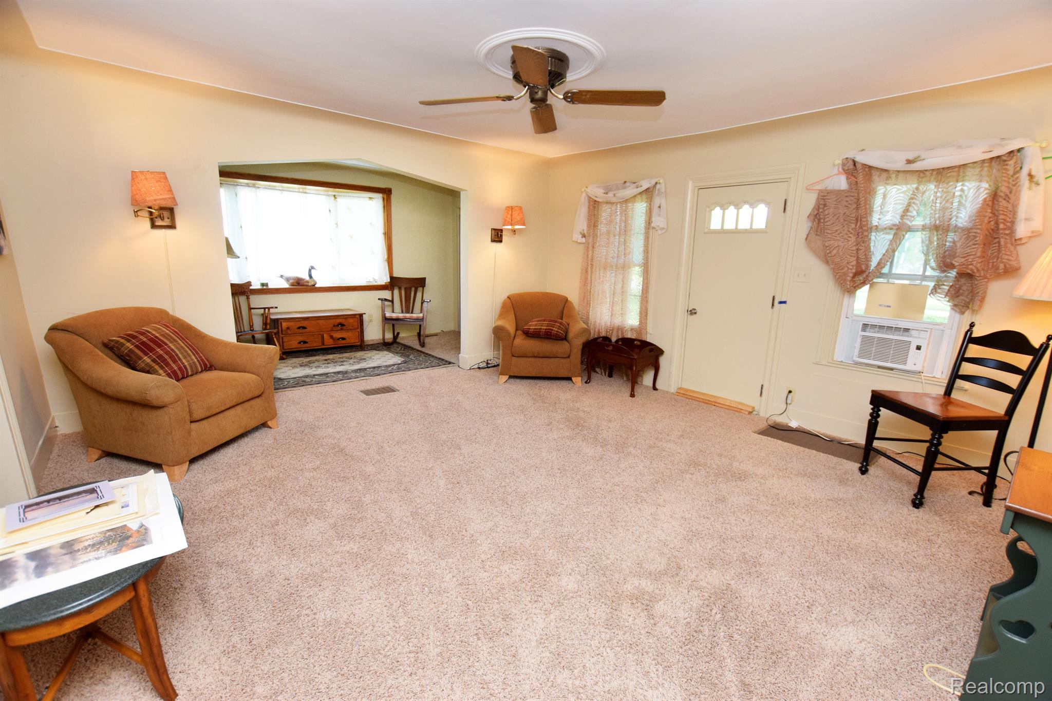 2041 Reid Road Flint, MI 48507 - Photo 4 of 24 Living Room