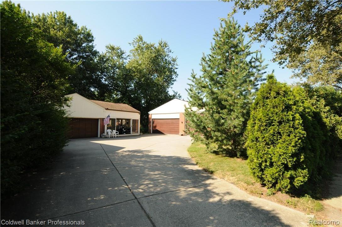 977 Trombley Road Grosse Pointe, MI 48230 - Photo 25 of 41 DSC_9829.JPG