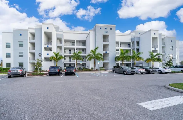 $2,950 | 4721 Clock Tower Drive, Unit 201, Kissimmee, FL 34746