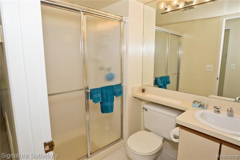 27264 Evergreen Road Lathrup Village, MI 48076 - Photo 11 of 22