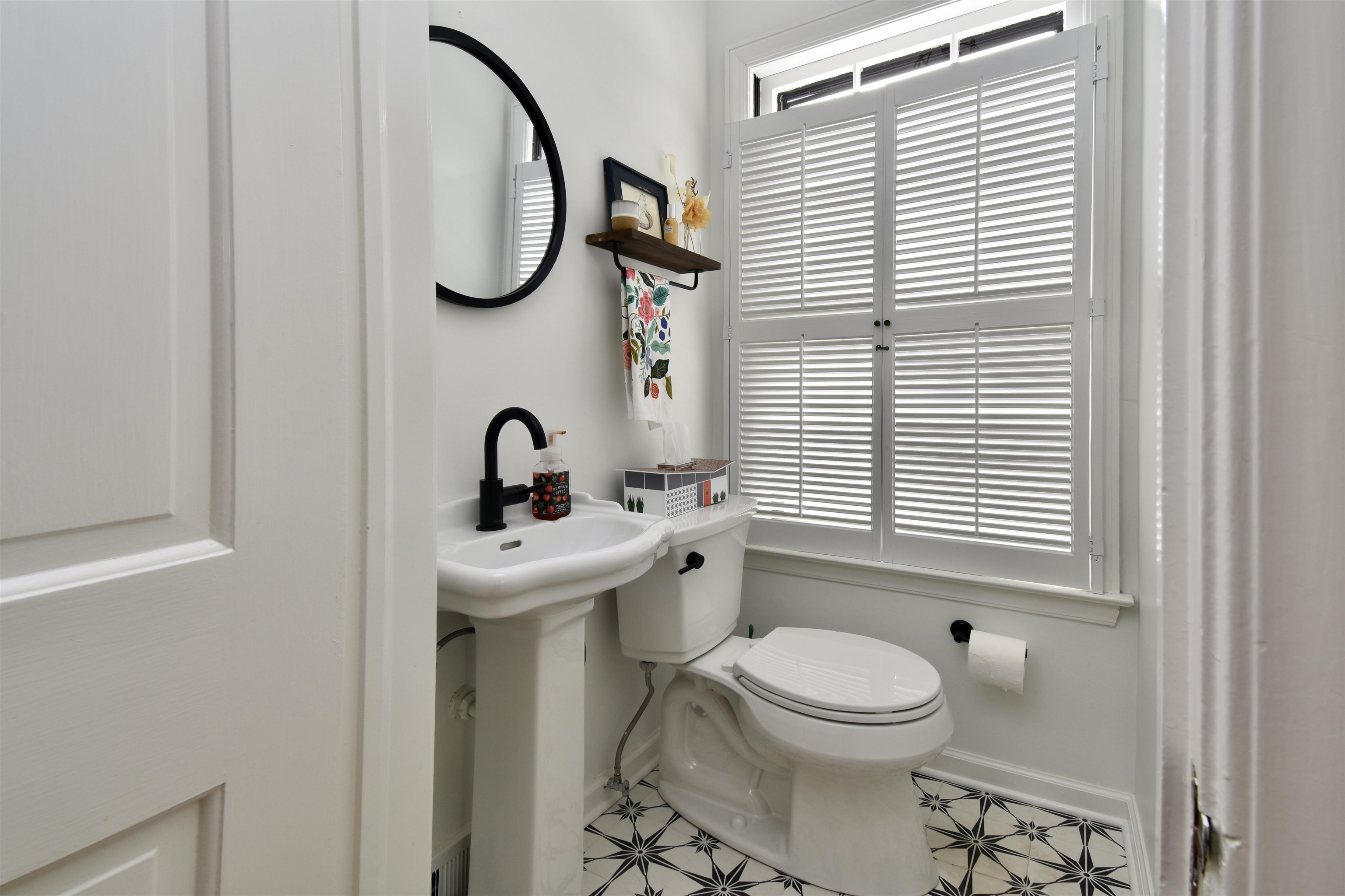 330 Kerby Road Grosse Pointe, MI 48236 - Photo 21 of 34 50112336-20.JPG