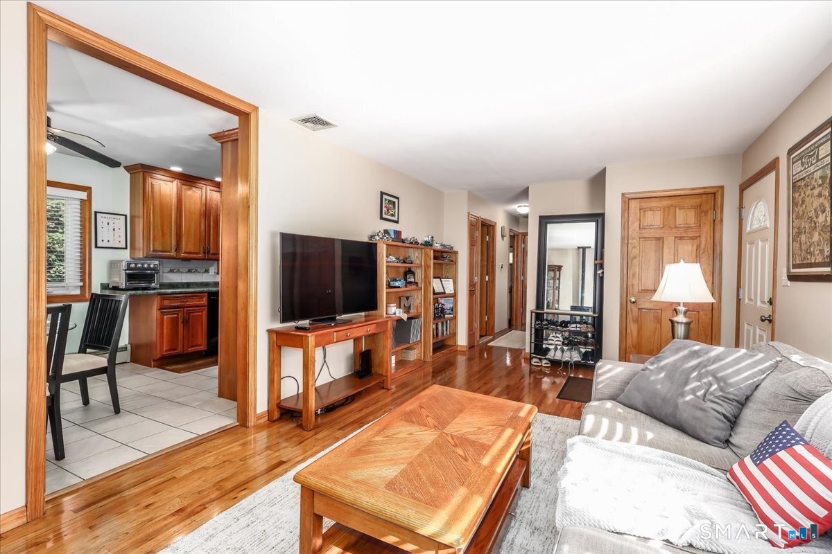 46 Jeanette Road Danbury, CT 06811 - Photo 5 of 35