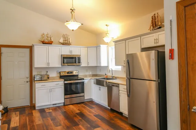 $349,900 | W9350 Oakland Road, Cambridge, WI 53523