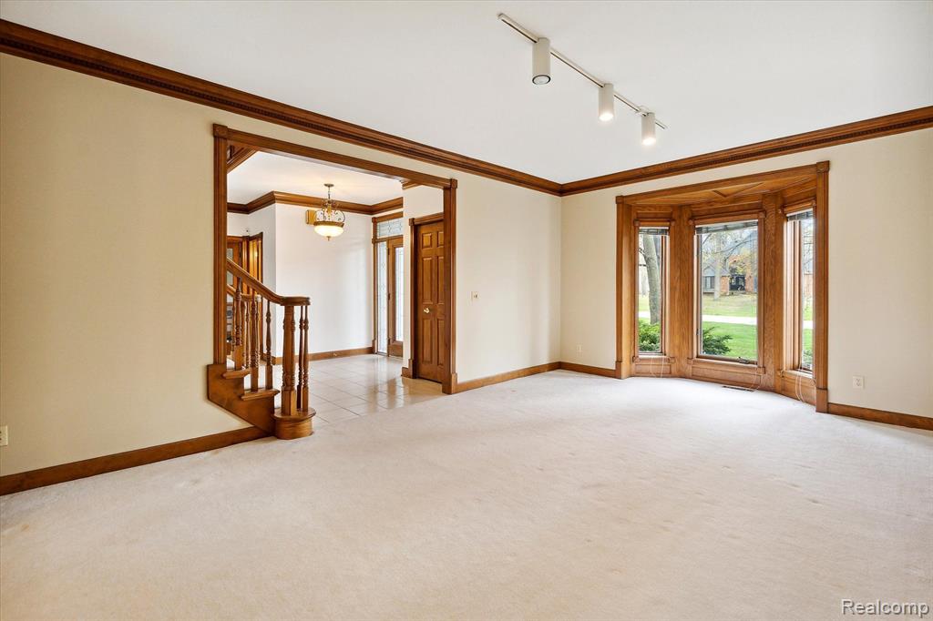 1336 Kings Pointe Road Grand Blanc, MI 48439 - Photo 8 of 62