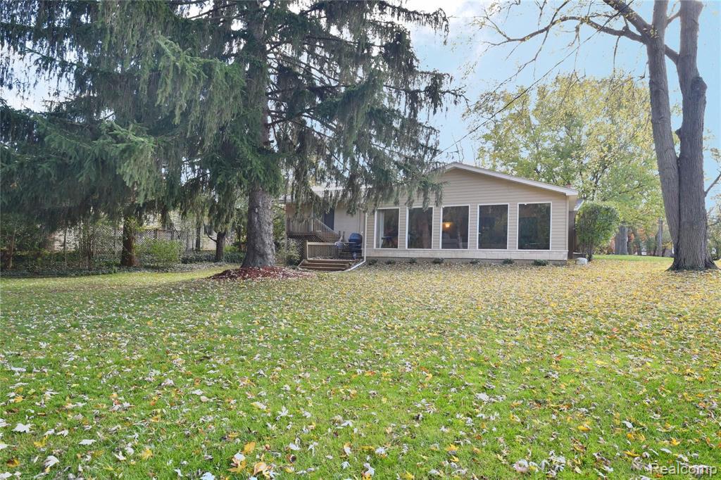 146 West Hickory Grove Road Bloomfield Hills, MI 48304 - Photo 24 of 27