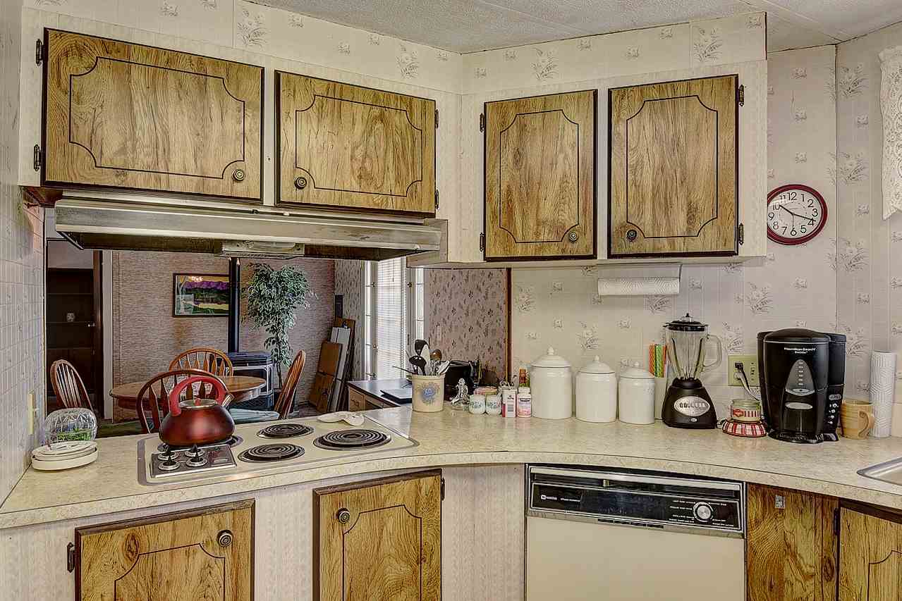 15806 North Scribner Branch Road Spokane, WA 99217 - Photo 7 of 20