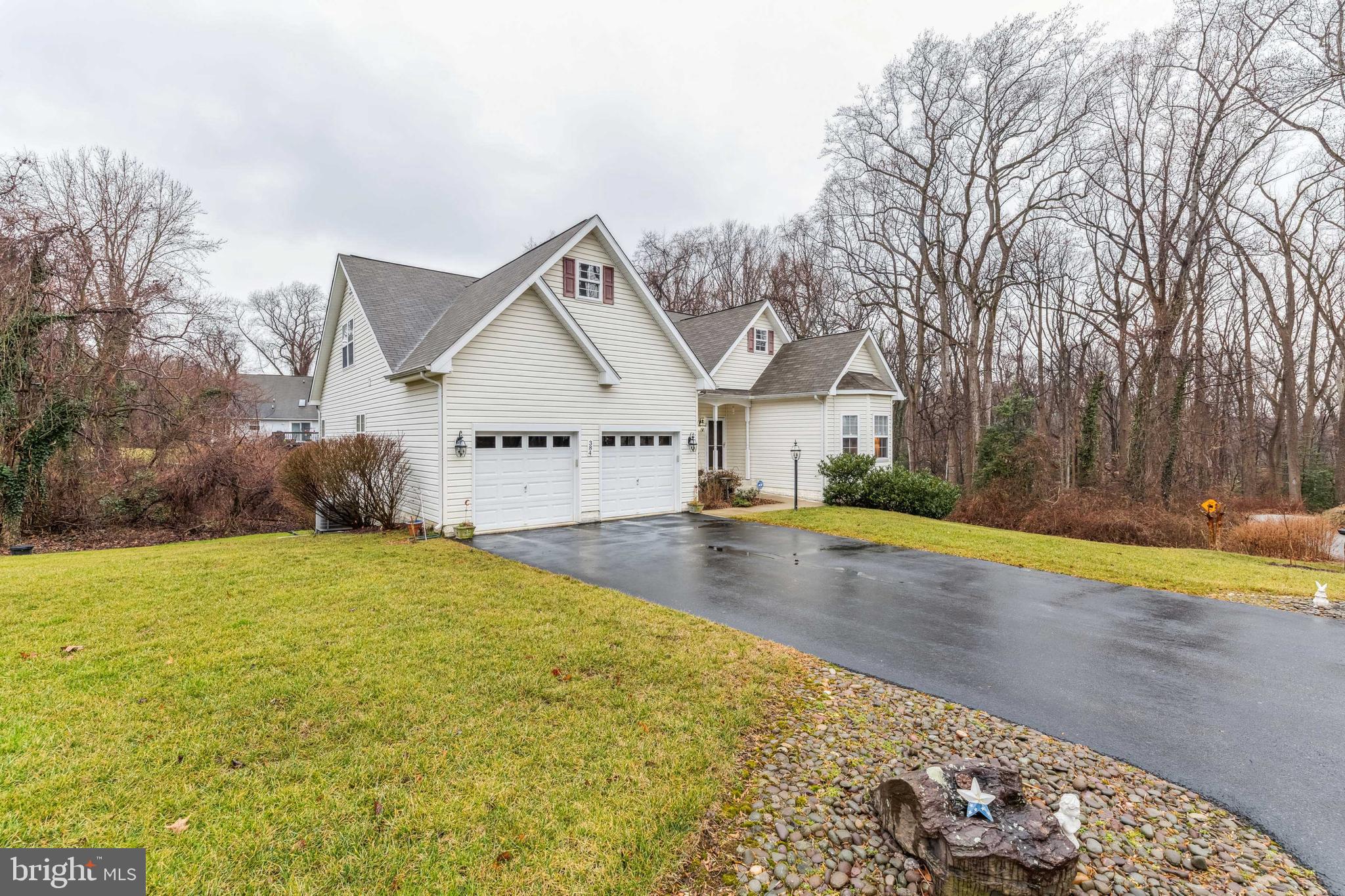 384 Forest Beach Road Annapolis, MD 21409 - Photo 2 of 44 Spacious attached garage