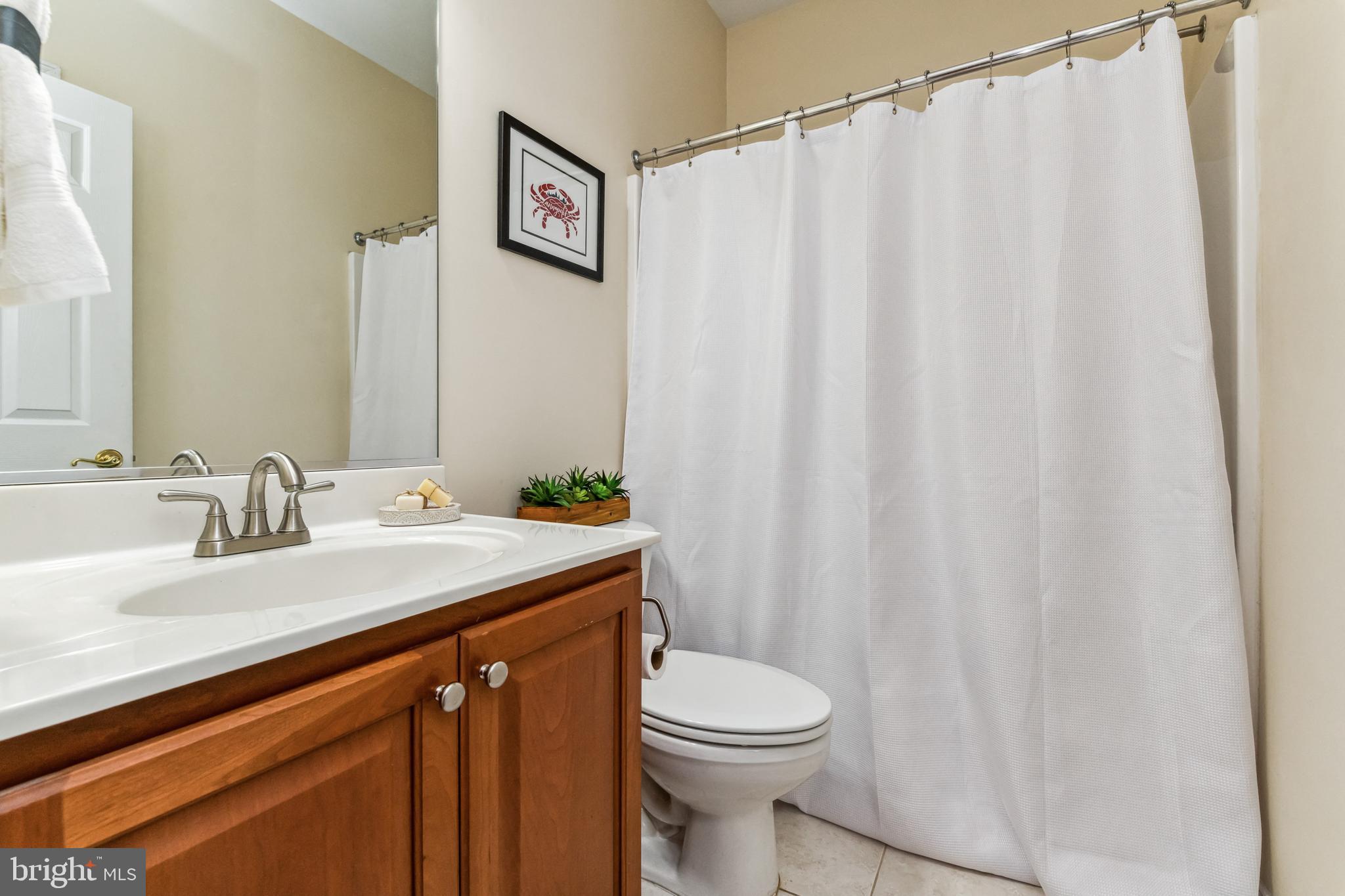 384 Forest Beach Road Annapolis, MD 21409 - Photo 22 of 44 Full Hall Bath on main level