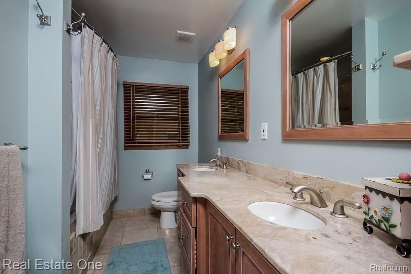 36245 West Lyman Road Farmington Hills, MI 48331 - Photo 20 of 38