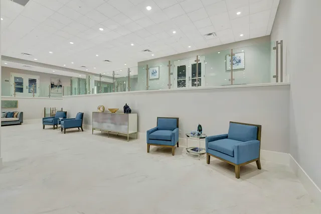 a view of livingroom with furniture and ceiling fan