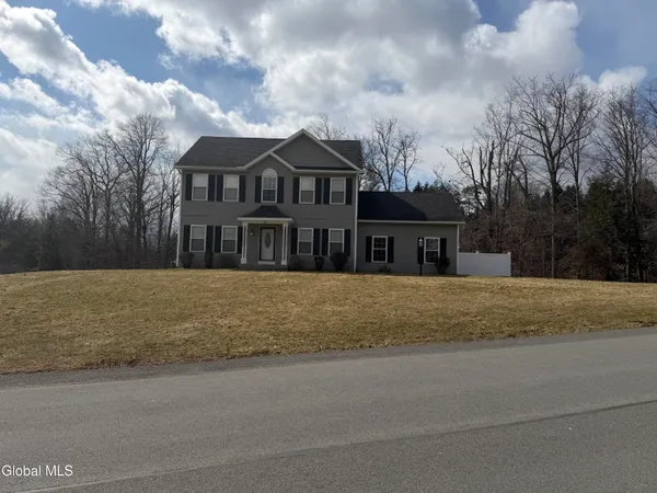 $525,000 | 902 Shardon Court, Rotterdam, NY 12306