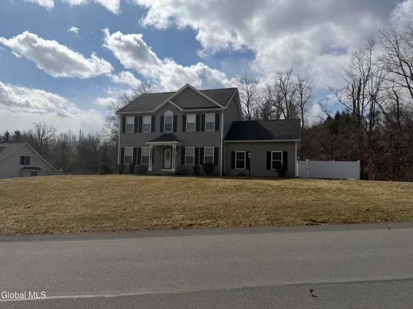 $525,000 | 902 Shardon Court, Rotterdam, NY 12306