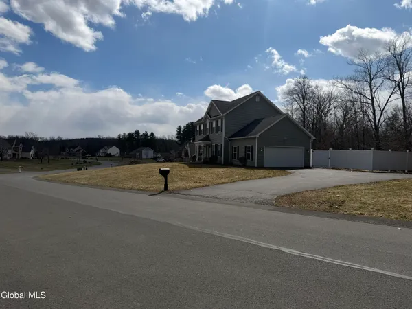 $525,000 | 902 Shardon Court, Rotterdam, NY 12306