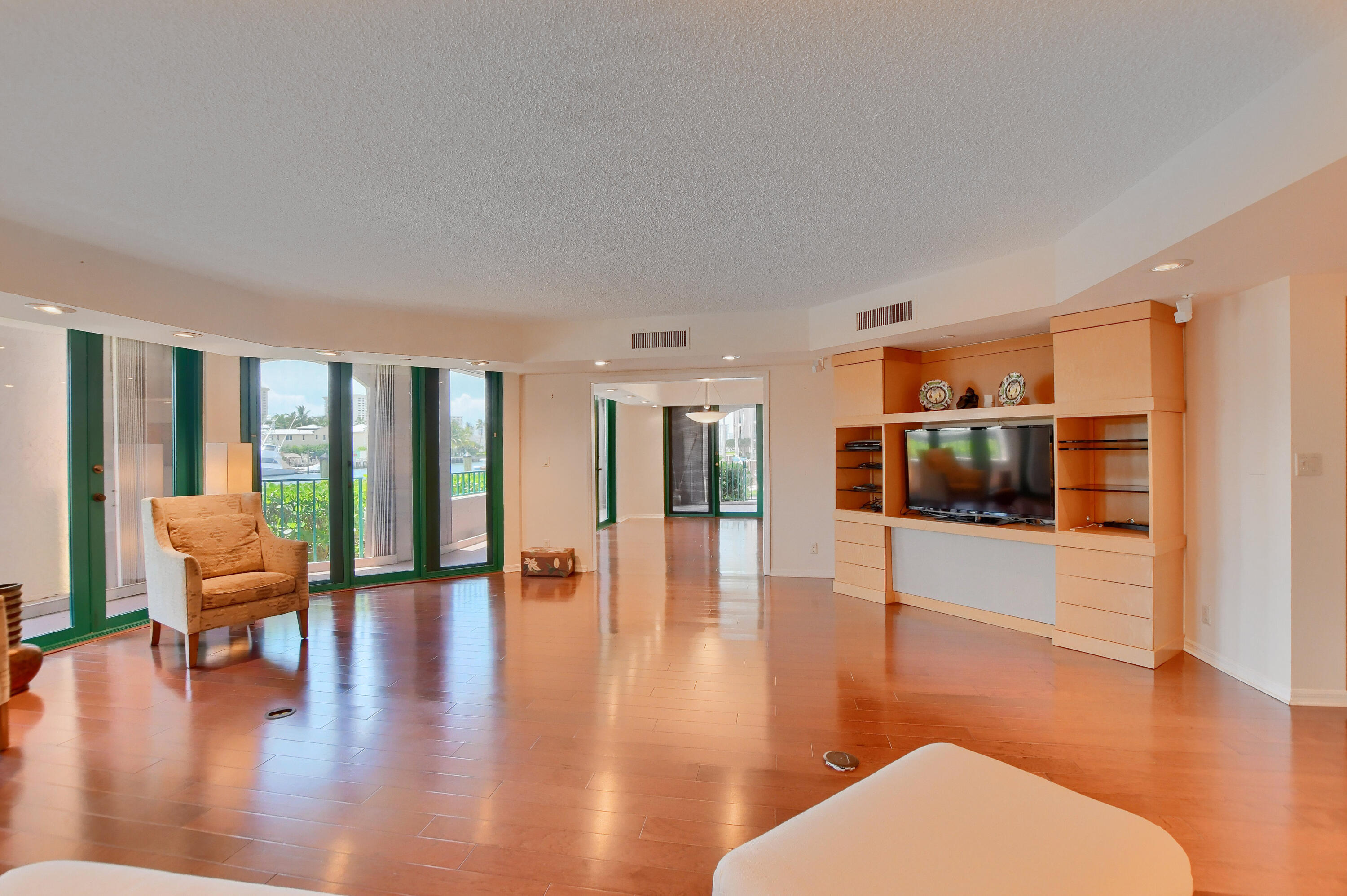 100 Southeast 5th Avenue, Unit 101 Boca Raton, FL 33432 - Photo 19 of 50 Wood Floors & Built-Ins