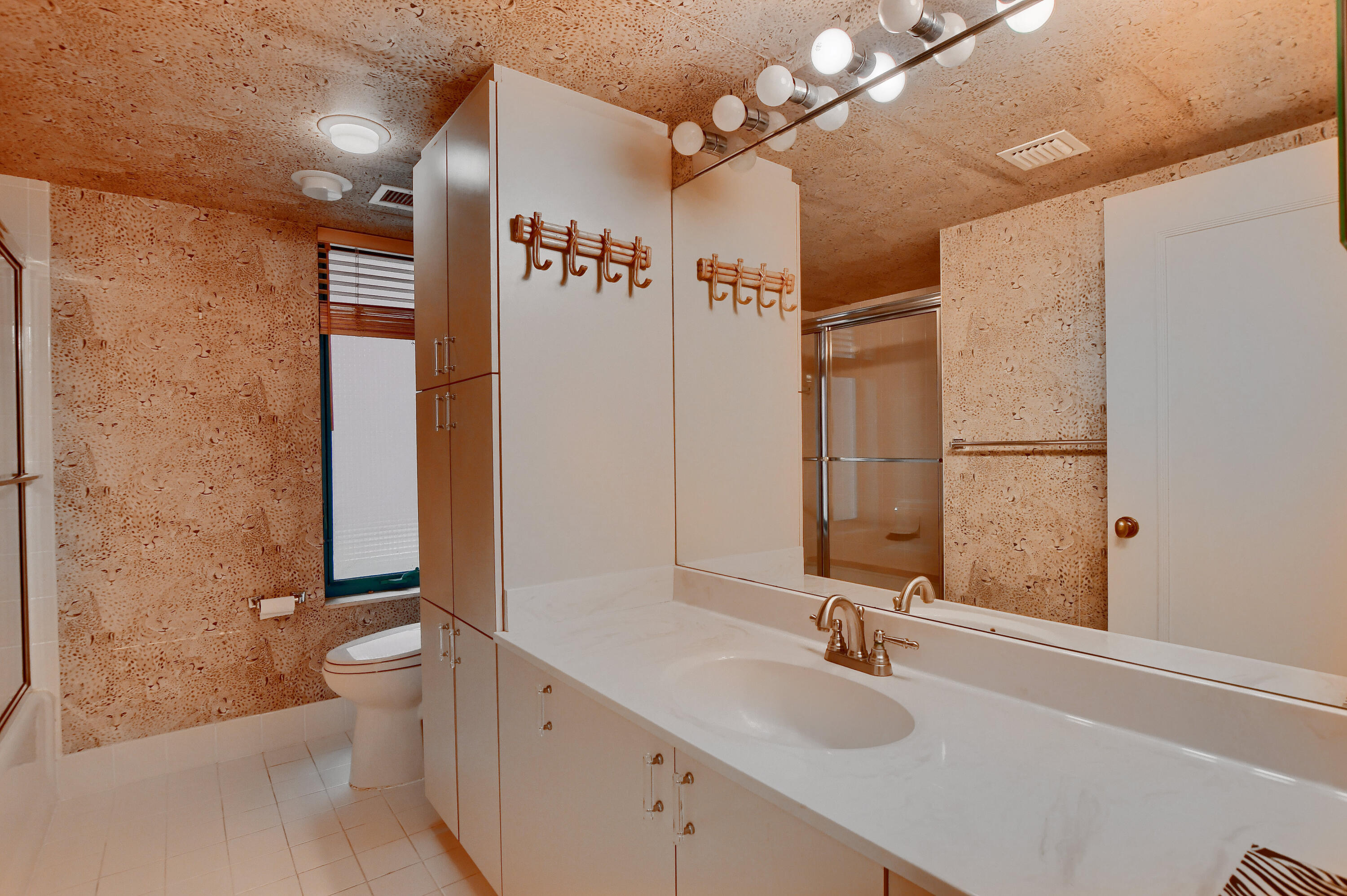 100 Southeast 5th Avenue, Unit 101 Boca Raton, FL 33432 - Photo 28 of 50 Guest Bath 2