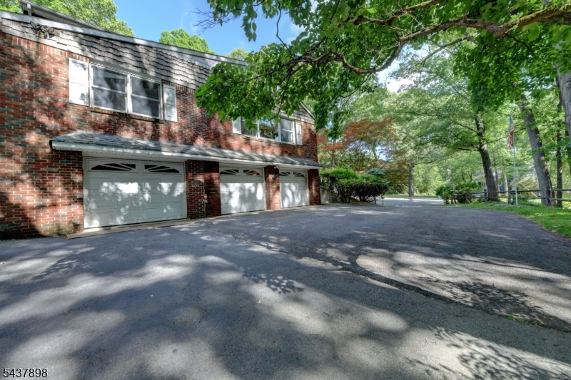 34 Knoll Road Wayne, NJ 07470 - Photo 4 of 50