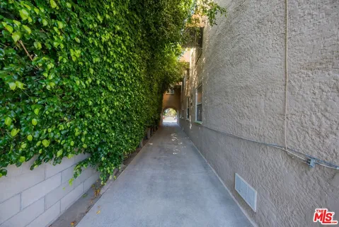 $6,400 | 8230 Blackburn Avenue, Unit 1, Los Angeles, CA 90048
