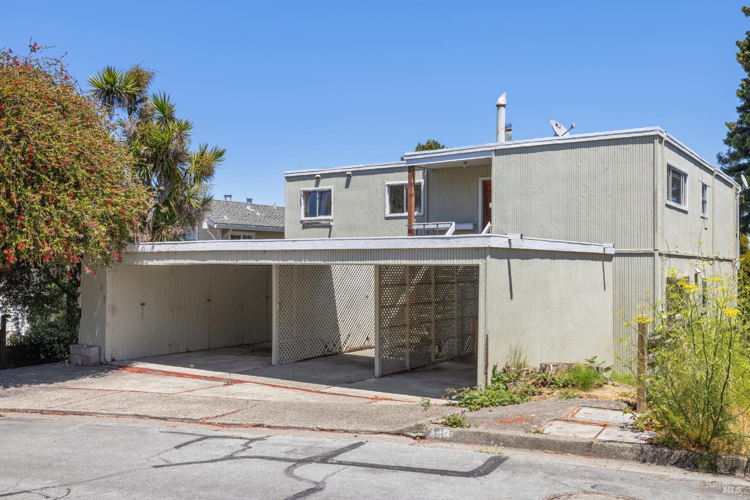 a view of a house with a backyard