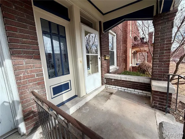 $2,200 | 4139 Shaw Boulevard, St. Louis, MO 63110