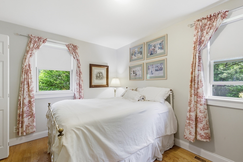 110 Parkerview Street Springfield, MA 01129 - Photo 15 of 32