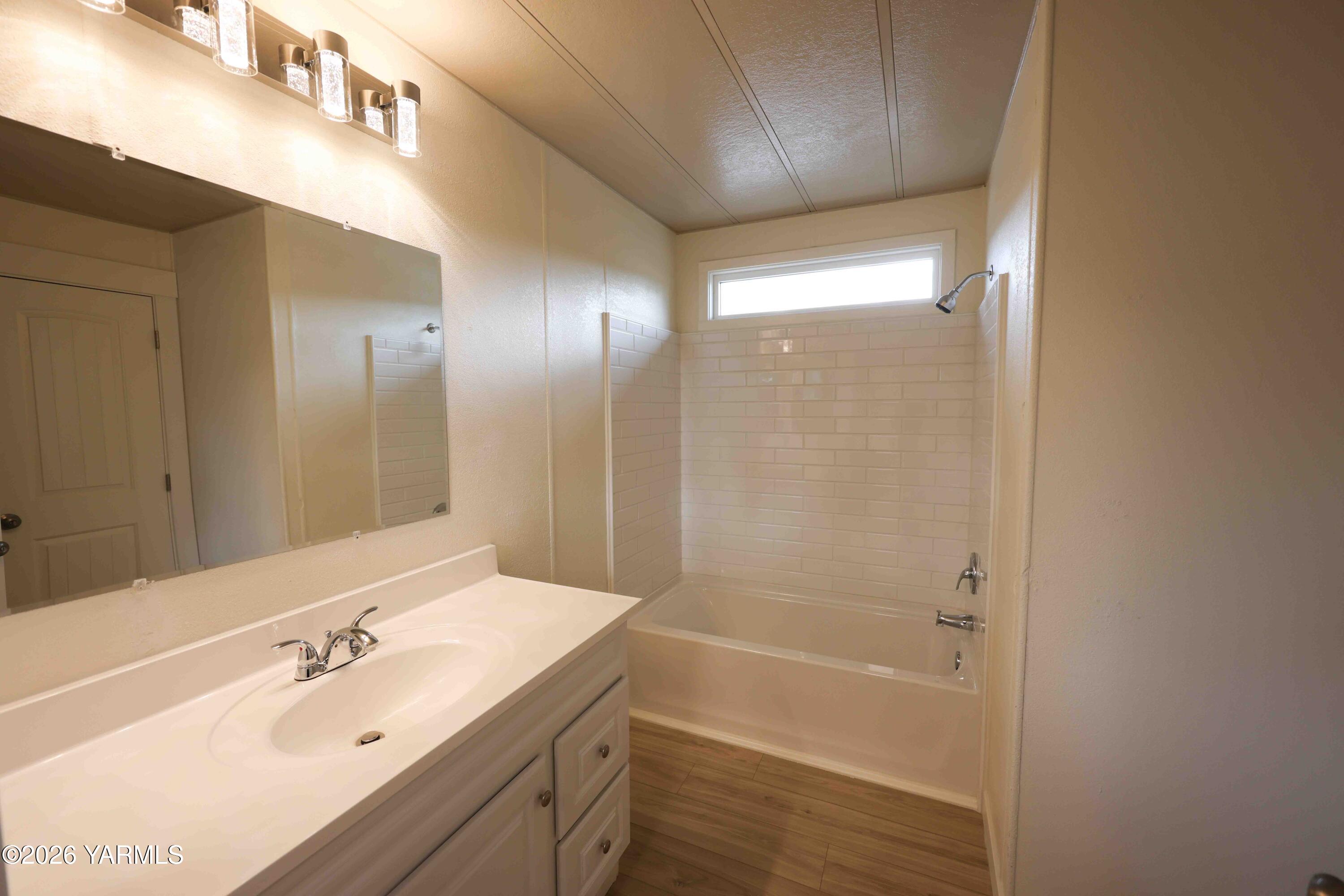 3701 Gun Club Road, Unit 16 Yakima, WA 98901 - Photo 10 of 17 Bathroom