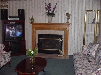 8133 Hartzell Road Fort Wayne, IN 46816 - Photo 5 of 12