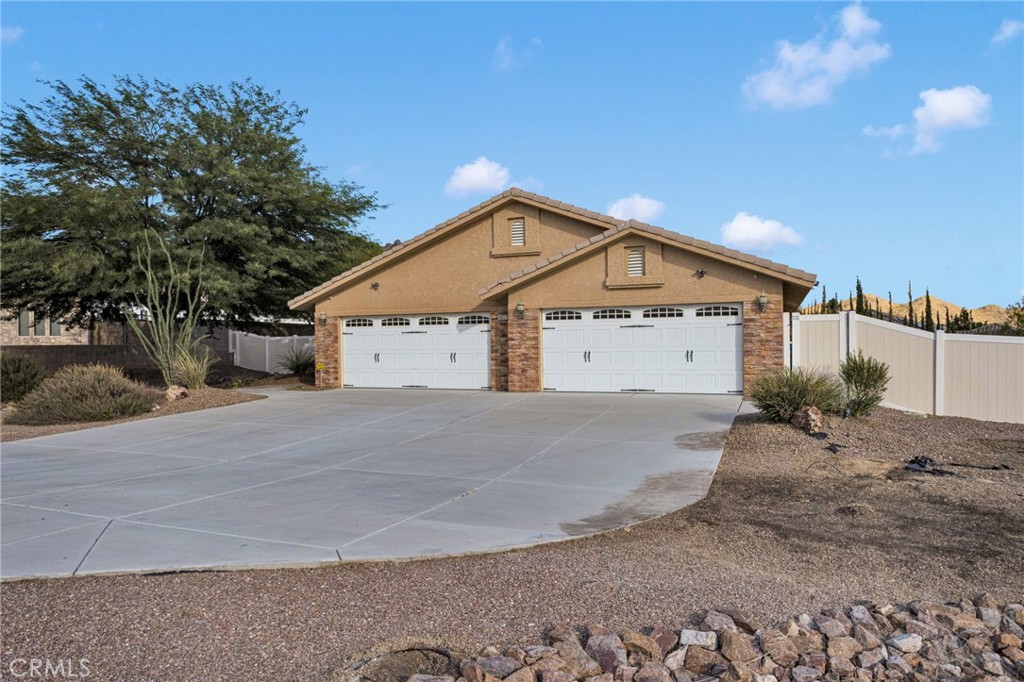 16653 Iwa Road Apple Valley, CA 92307 - Photo 2 of 60 Gallery Image 2