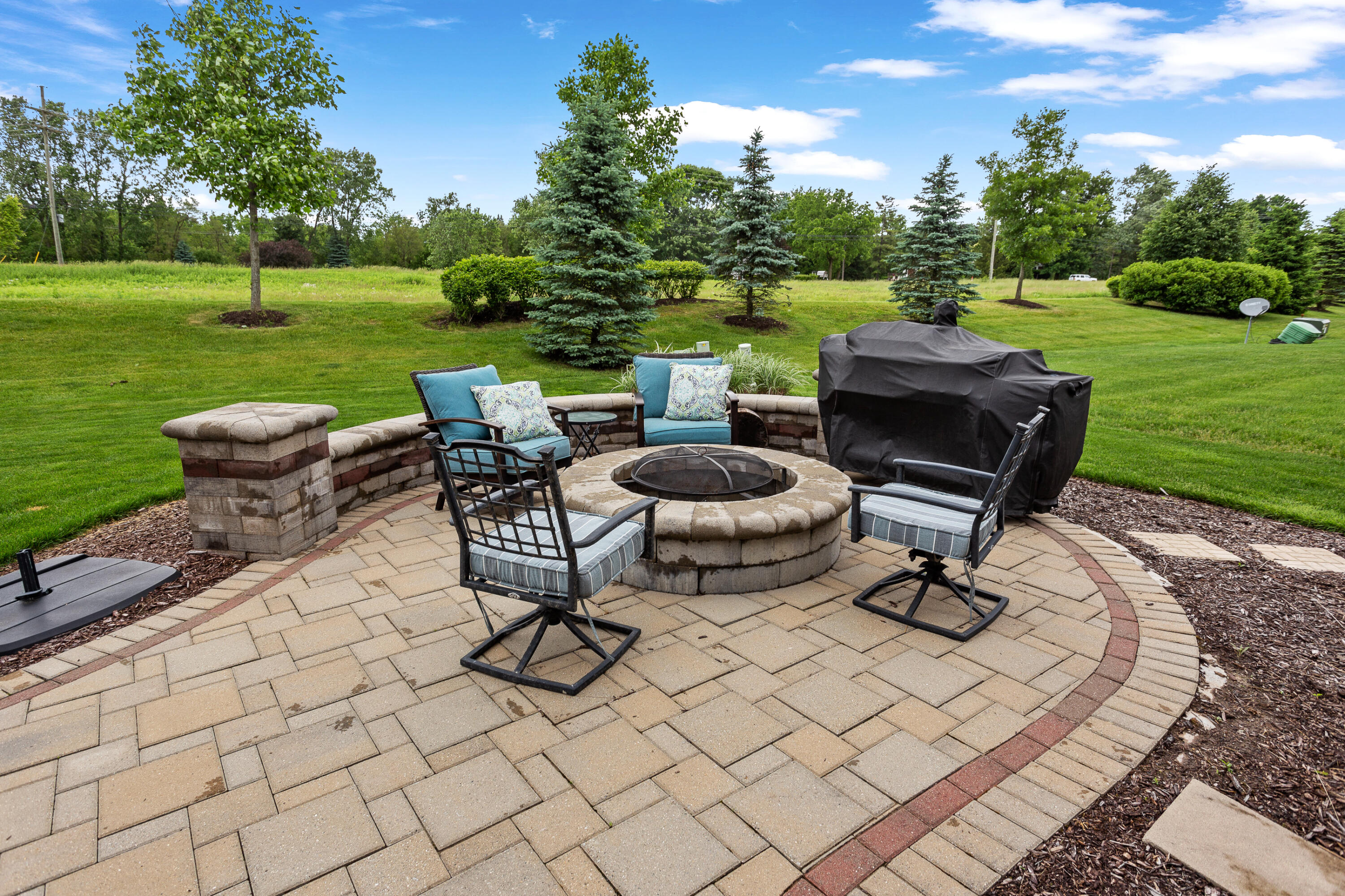 51284 Scarborough Road Canton, MI 48188 - Photo 6 of 45 IMG_2369