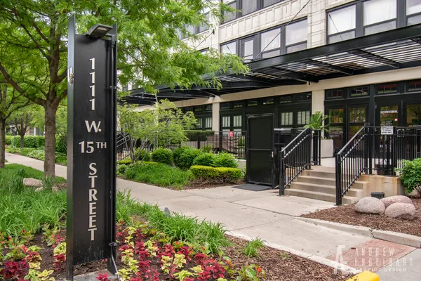$3,500 | 1111 West 15th Street, Unit 322, Chicago, IL 60608