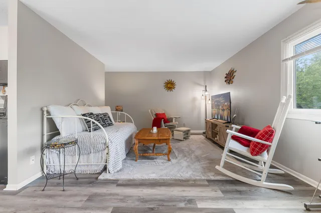 $160,000 | 4812 Grenwich Way North, Oakdale, MN 55128