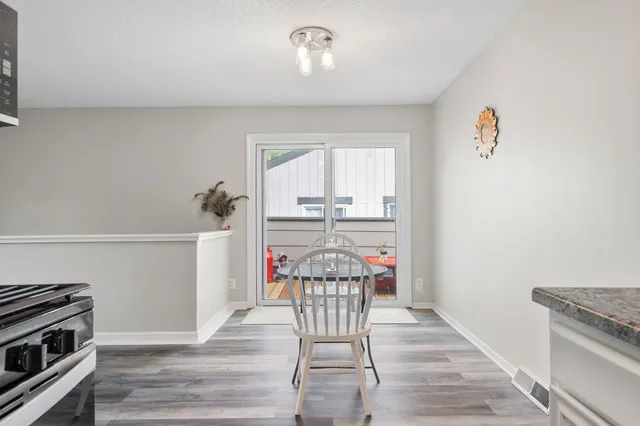 $160,000 | 4812 Grenwich Way North, Oakdale, MN 55128