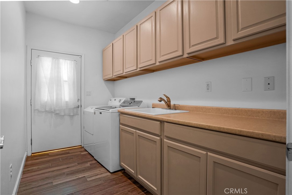 29781 Pasada Road Temecula, CA 92591 - Photo 38 of 58 Main house laundry room