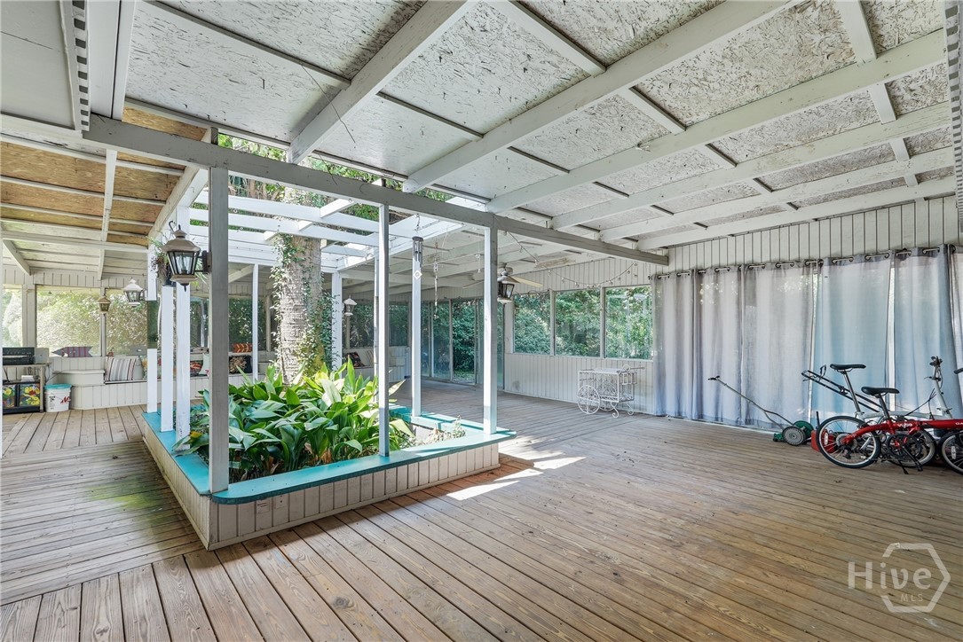 207 Devonshire Road Savannah, GA 31410 - Photo 36 of 59 900 sq ft Lanai surrounding palm tree and tropical landscaping.