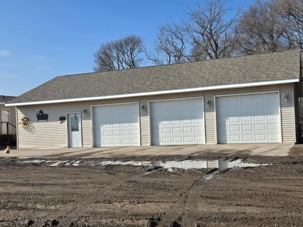 $299,900 | 14010 10th Street Southeast, Raymond, MN 56282