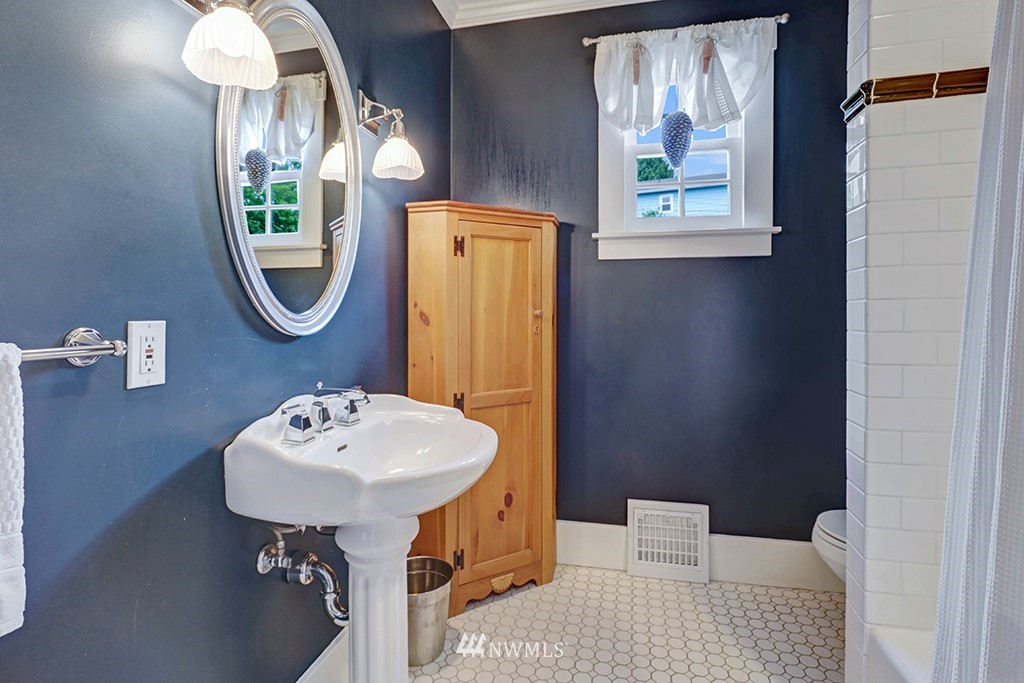 2030 North 78th Street Seattle, WA 98103 - Photo 15 of 28 Gallery Image 15