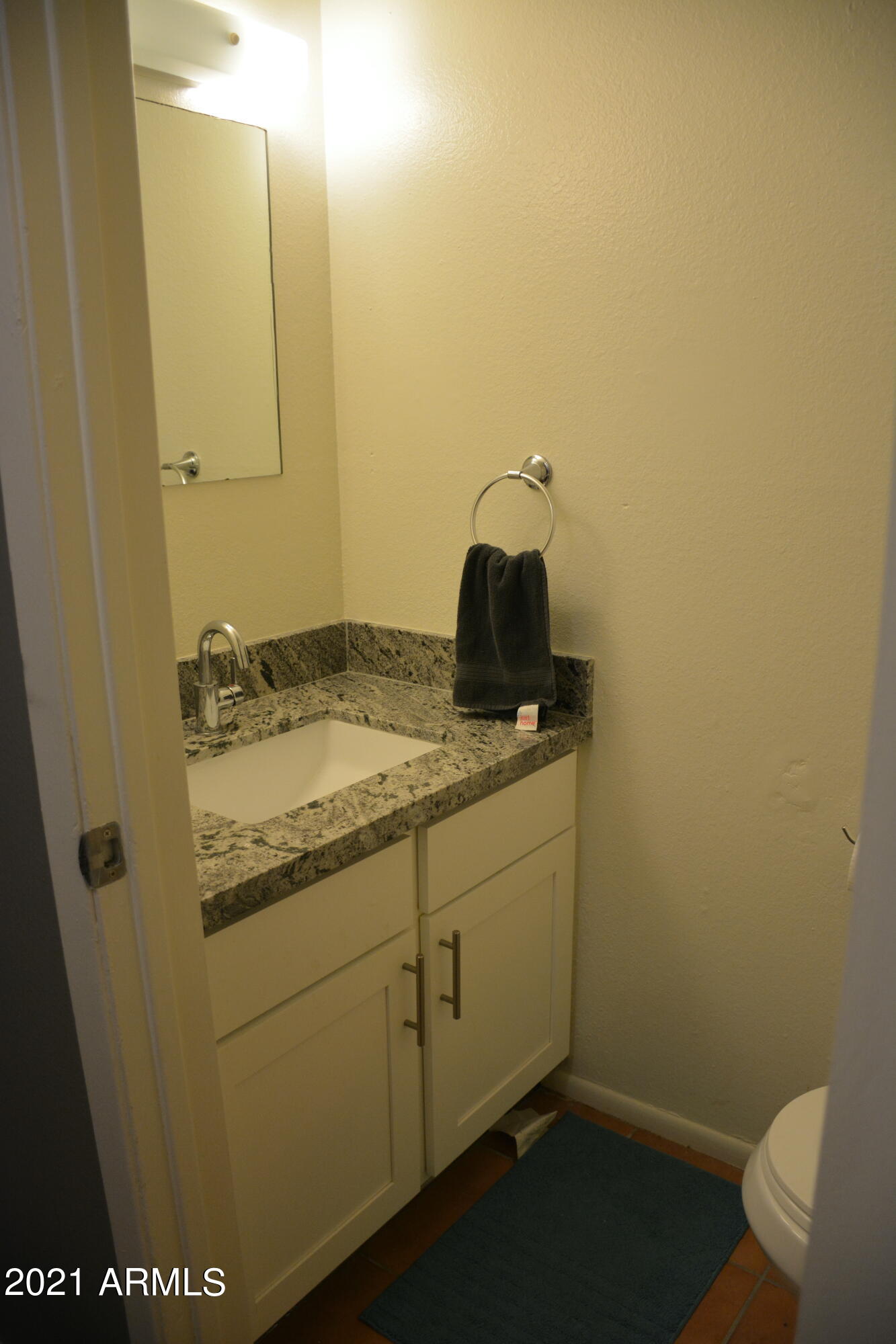 3605 West Bethany Home Road, Unit 28 Phoenix, AZ 85019 - Photo 11 of 11 Guest Bathroom