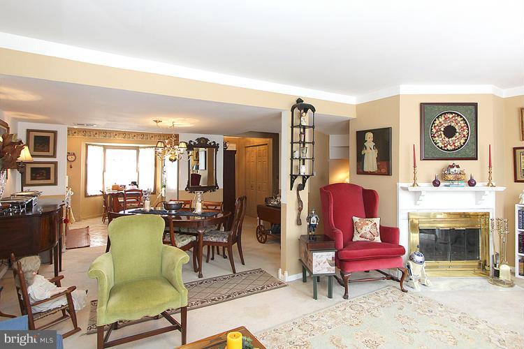 29 Timber Rock Road Gaithersburg, MD 20878 - Photo 14 of 29 Living Room