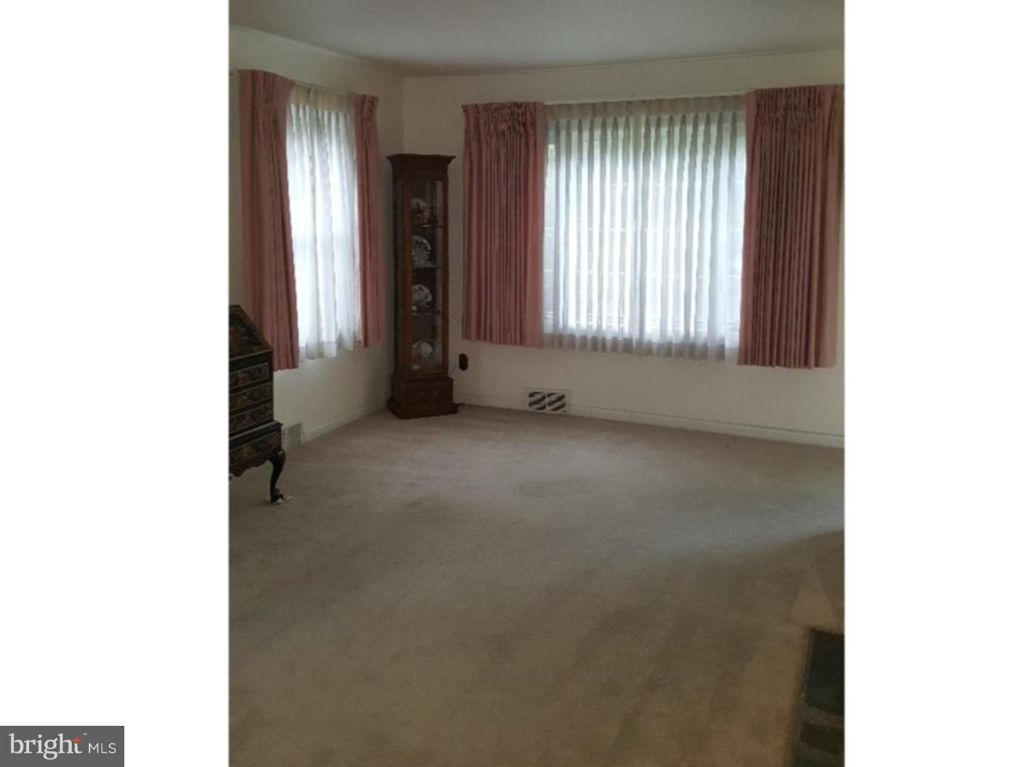 20 Lenape Road Cherry Hill, NJ 08002 - Photo 4 of 23 Living Room